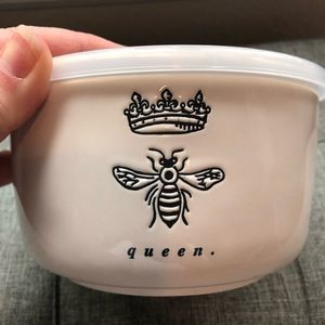 Rae Dunn Queen Bee Microwave Bowl NWOT